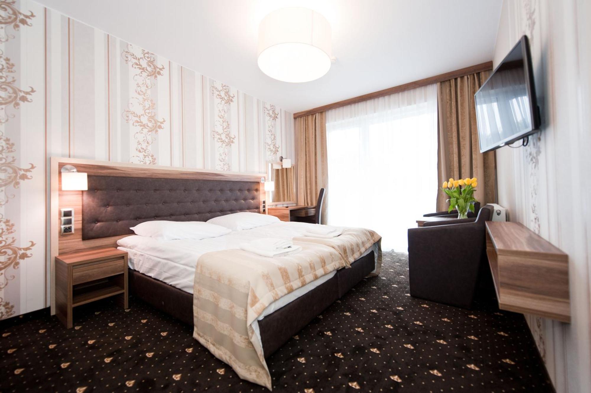 Cristal Spa Дзвиржино Екстериор снимка