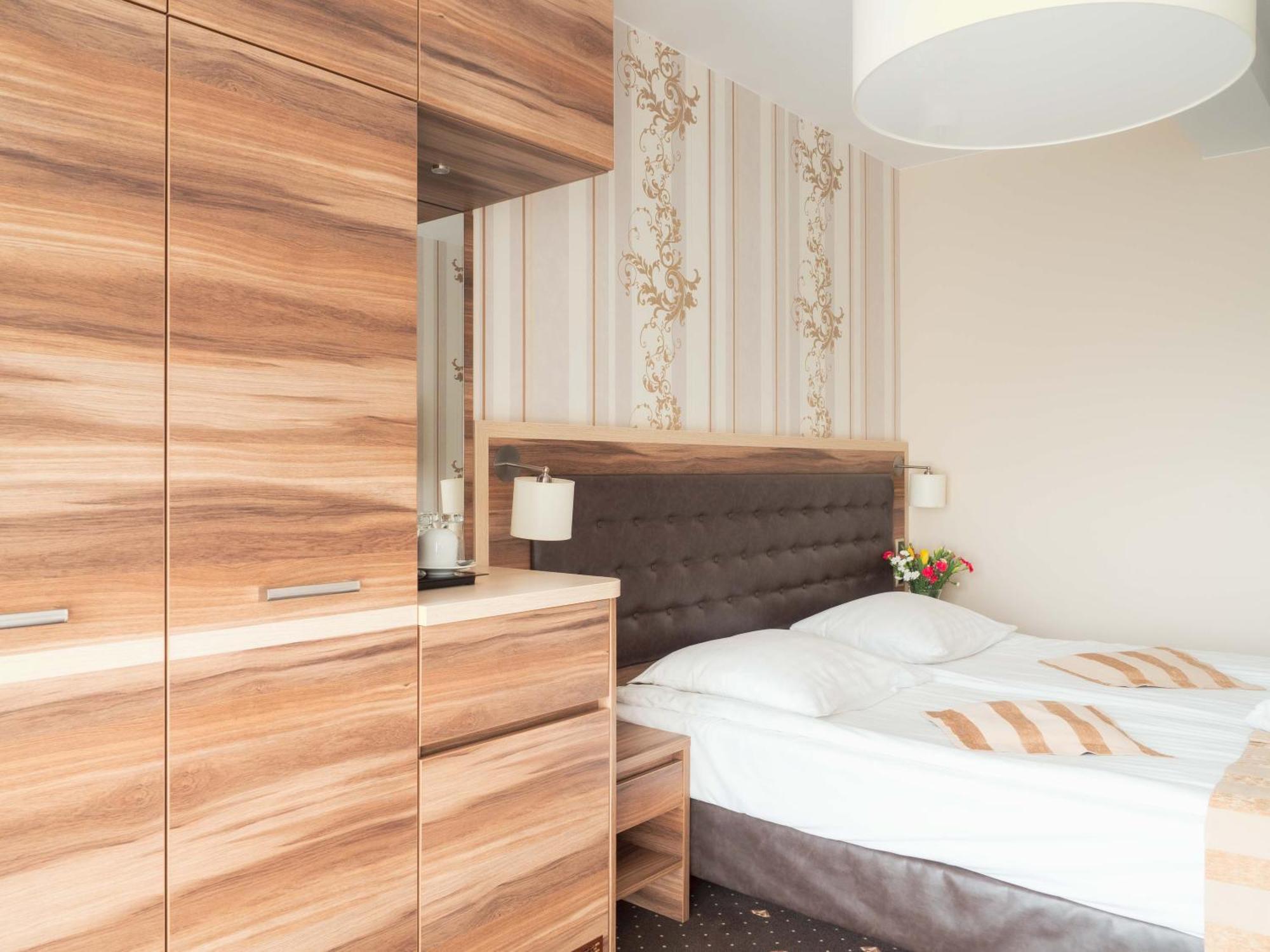 Cristal Spa Дзвиржино Екстериор снимка